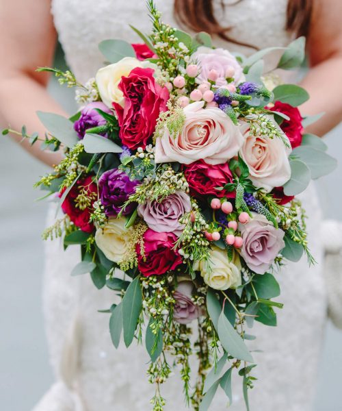 TEARDROP-style-bridal-bouquet-pink-red